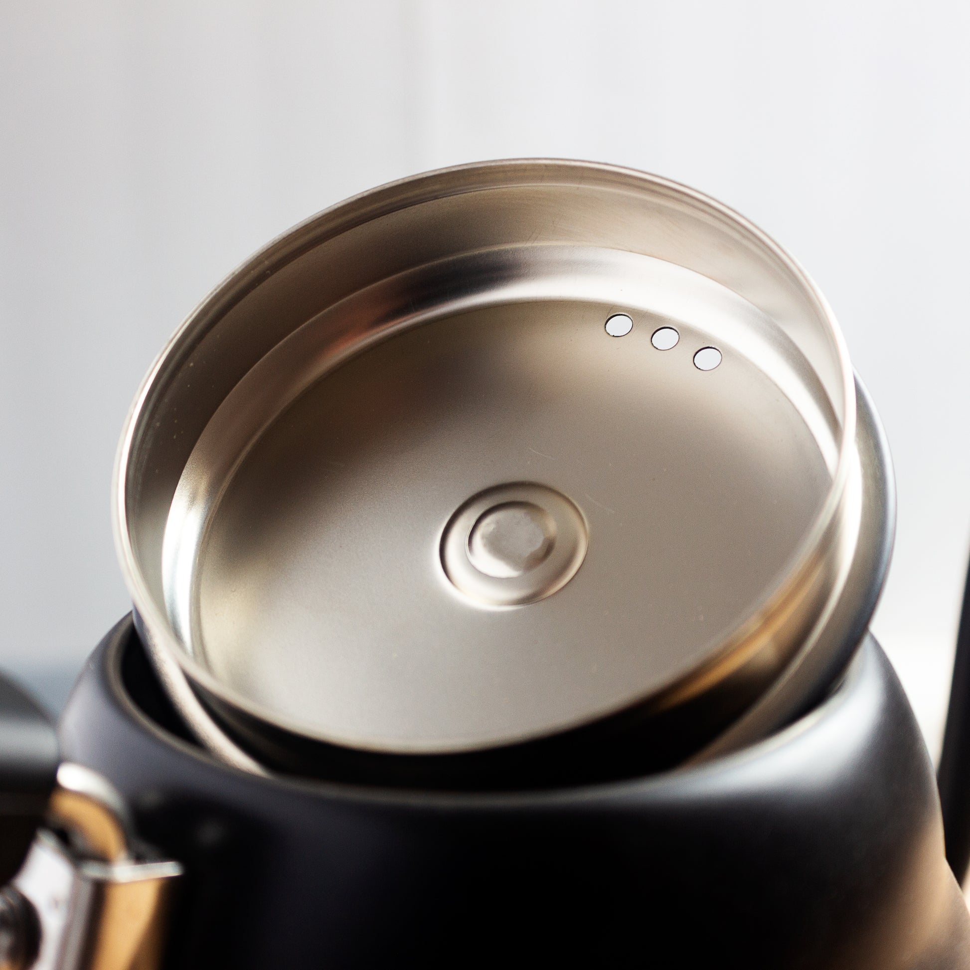 Close up of lid on Hario V60 Buono Coffee Drip Kettle.